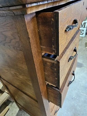 Cómoda Highboy vintage/antigua de roble Foto 1 de 4