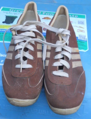 DE COLECCIÓN AÑOS 70 IMITACIÓN CUERO ESTILO ADIDAS MARRÓN Y BEIGE LO TOPS TALLA MUJER 8 EE. UU. Foto 1 de 4