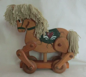 Volkskunst Vintage Spielzeug Pferd auf Rädern - Bild 1 von 8