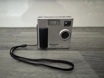 Polaroid PDC 3030 3.2MP Digital Camera - Silver Spares Or Repair - Image 1 of 4
