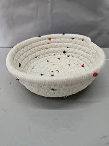 Small Rope Basket Speckled Cotton Coil 6” Diameter New - Picture 1 of 3