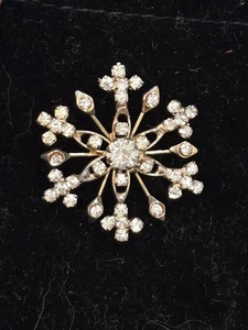 Vintage Clear Rhinestone Snowflake Or Flower BROOCH Pin - Picture 1 of 6