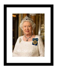Queen Elizabeth II photo 8x10 portrait Australia crown UK royal England - Picture 1 of 2