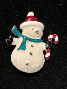 Broche Vintage Esmaltado Muñeco de Nieve Bastón de Caramelo Pin Firmado SFJ - Imagen 1 de 6
