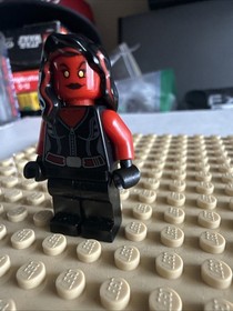Lego Marvel Super Heroes Red She Hulk MiniFigure Minifig 76078