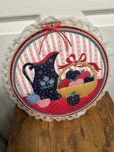 Vintage gesteppte Stickerei Volkskunst Dekor Handarbeit Applikation rund Hoop Art - Bild 1 von 4