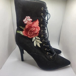 Wild Diva Damengröße 8,5 rosa bestickt Blumenmuster spitz zulaufend Reißverschluss Stiefel schwarz - Bild 1 von 9