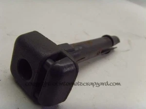 Mitsubishi Shogun Pajero Facelift 91-99 rear seat head rest pin sleeve + release - Picture 1 of 2