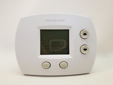 New Honeywell TH5110D1006 FocusPro 5000  Non-Programable  Thermostat