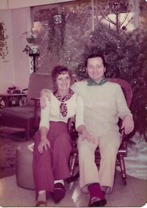 NECK SCARF MAN 1970's Woman FOUND PHOTO Color ORIGINAL Snapshot VINTAGE 55 53 F - Picture 1 of 1