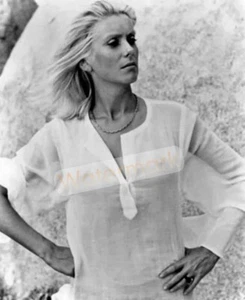 Camisa CATHERINE DENEUVE en lino transparente ** Estampado de pigmento profesional (8,5"x11") - Imagen 1 de 1
