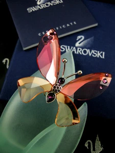 DANIEL SWAROVSKI SIGNIERTER KRISTALL SCHMETTERLING OBJEKT ANSTECKNADEL NICHT MEHR PRODUZIERT NEU IN BOX  - Bild 1 von 11