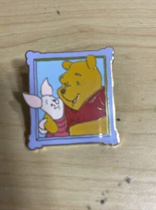 DISNEY WDW 2004 WINNIE THE POOH AND PIGLET CORYARD SET DE INICIO POOH SOLO PIN - Imagen 1 de 1