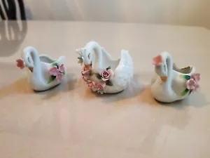 Lefton Swans , Bone China antique and in very good condition. - Picture 1 of 5