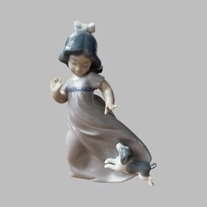 Nao by Lladro Porcelain 'Girl with Dog Running' #1028 from 1988 - Picture 1 of 6
