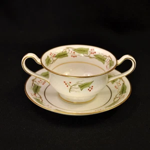 Wedgwood Creme Suppe Bouillon Tasse Untertasse #X4599 Blätter rote Beeren Gold 1891-1900 - Bild 1 von 23