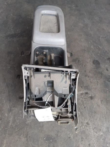 Console Front Classic Style Floor Opt UK6 03-07 GMC Sierra 1500 PICKUP 88986682 - Image 1 of 4