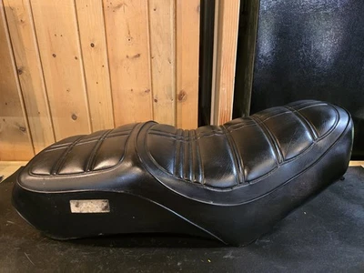 1982 YAMAHA XJ650j XJ650 (#445) двойной сиденье новый из старых запасов новый (YTS445) - Изображение 1 из 4