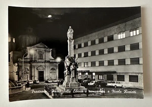 CARTOLINA FROSINONE PIAZZA DELLA LIBERTÀ E MONUMENTO A NICOLA RICCIOTTI IN B/N - Picture 1 of 2