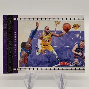 Azione fotocamera luci invernali NBA Hoops 2021-22 #28 LeBron James LA Lakers - Foto 1 di 2