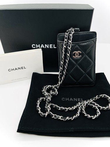 Porta carte Chanel in pelle di agnello nero con catena