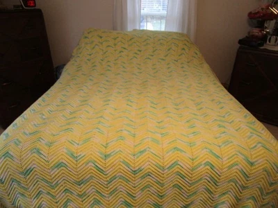Lanza de cama estilo zig-zag afgano hecha a mano vintage años 70 76" x 96" Foto 1 de 4