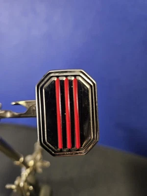 Ручки шкафа MCM лот из шести хромированных стальных с акцентом в красную полоску - Изображение 1 из 4