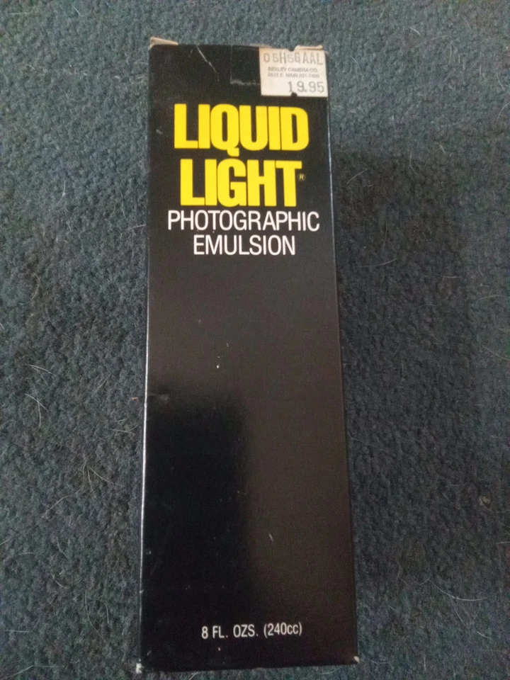 Luz líquida coloide Rockland, emulsión blanca y negra, 8 OZ #CRLLE8 Foto 1 de 3