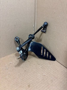 09-12 KAWASAKI ZX6R ZX600R NINJA OEM JUEGO TRASERO IZQUIERDO CONJUNTO PALANCA DE CAMBIOS MONTAJE - Imagen 1 de 8