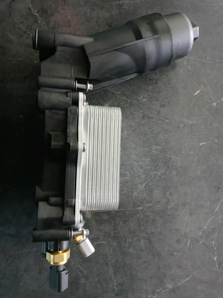 Адаптер масляного фильтра двигателя 68105583AF неоригинальный сменный - Изображение 1 из 2