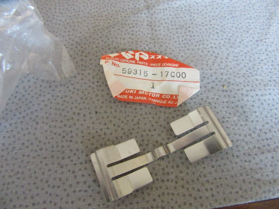 SUZUKI Bandit GSF1200S  GSX-R750 GSX-GR100 88-95  spring caliper 59315-17c00 NOS - Image 1 of 1