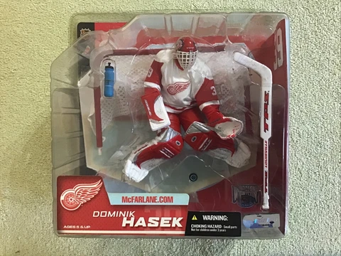DOMINIK HASEK 2003 McFarlane WHITE VARIANT Action Figure SERIES 7 Red Wings Cover