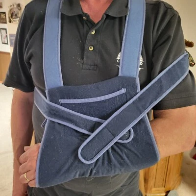 Arm sling shoulder immobilizer - Image 1 of 4