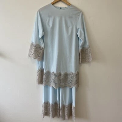 Conjunto de pijama Gilead vintage talla pequeña azul claro ribete de encaje años 60 pierna ancha  Foto 1 de 4