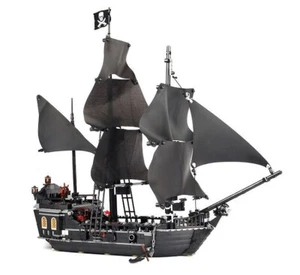Pirates of the Caribbean Black Pearl Interchangeable Includes 6 figures NEW - Picture 1 of 6