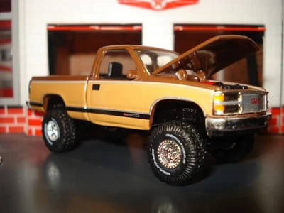 1998 GMC SIERRA GRANDE 1500 PICKUP TRUCK CUSTOM EDITION M2 4X4 1/64 VERY COOL - Image 1 of 4