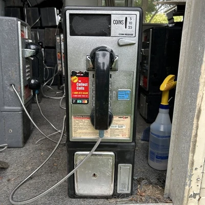 Cabina telefónica negra vintage teléfono público botón pulsador teléfono GTE Frontier Verizon Foto 1 de 4
