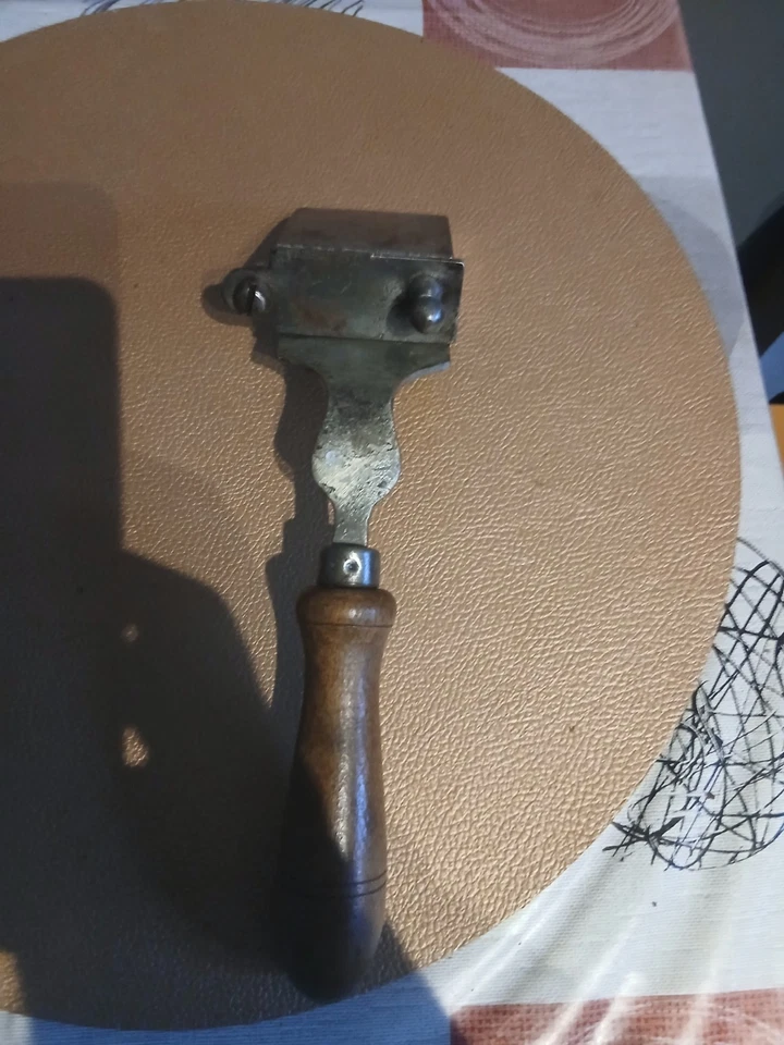 exceptionnel fer a repasser les cols tres anciens - Photo 1/4