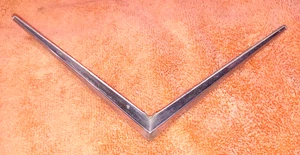 ++ Used 1967 1968 Cadillac Trunk V Emblem PN 1487328 - Priced Reasonably - Foto 1 di 4