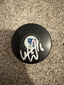 Vincent Trocheck signierter Rangers Puck mit Echtheitszertifikat  - Bild 1 von 1