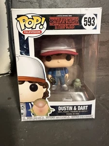 Stranger Things Dustin & Dart 593 Funko Pop Vinyl Figure Pop Protector - Bild 1 von 6