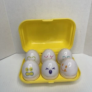 De colección 1993 Tomy Forma de Huevo Clasificación Hide N Chirrido Juguete Huevos y Cartón Amarillo - Imagen 1 de 10