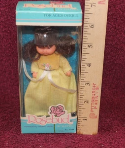Bambola vintage Mattel Rosebud #9784 Baby Gold Star Rose - nuova con scatola - Foto 1 di 4