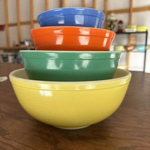 Pyrex Reverse Primary Set Of 4 Mixing Bowls NICE! - Picture 1 of 9