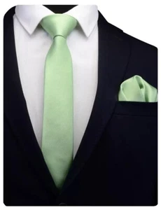 Conjunto de corbata de seda verde como nuevo y pañuelo cuadrado de bolsillo - Imagen 1 de 1
