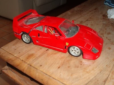 Voiture miniature FERRARI F40 1987 URAGO 1/18 - Photo 1/4