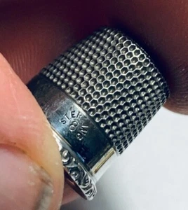 Vintage Sterling Thimble (Shield)   ID. Number 258 - Picture 1 of 4