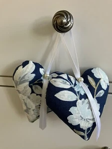 2 x Corazones Colgantes Laura Ashley - Queensbury Medianoche Hechos a Mano - Imagen 1 de 3