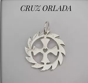 CRUZ ORLADA MEDIANA 2 CM COLGANTE PARRAVICINI PLATA DE LEY - Imagen 1 de 4