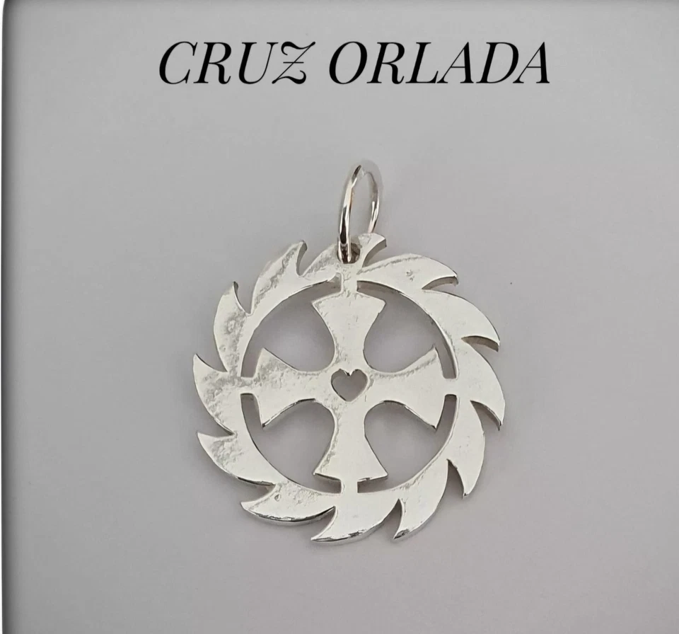 CRUZ ORLADA  BENJAMIN SOLARI PARRAVICINI PLATA 925  2CM - Imagen 1 de 4